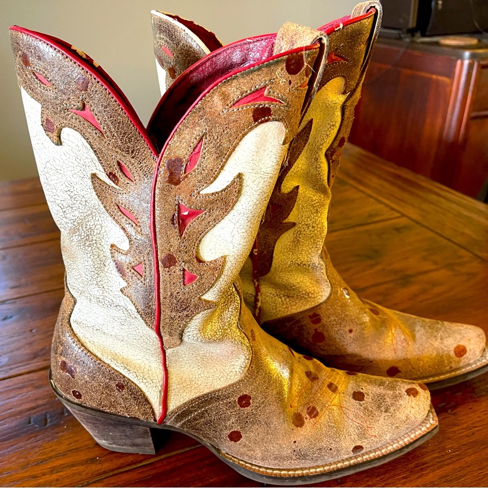 Ariat size 7B brown and cream cowboy boots with red accents